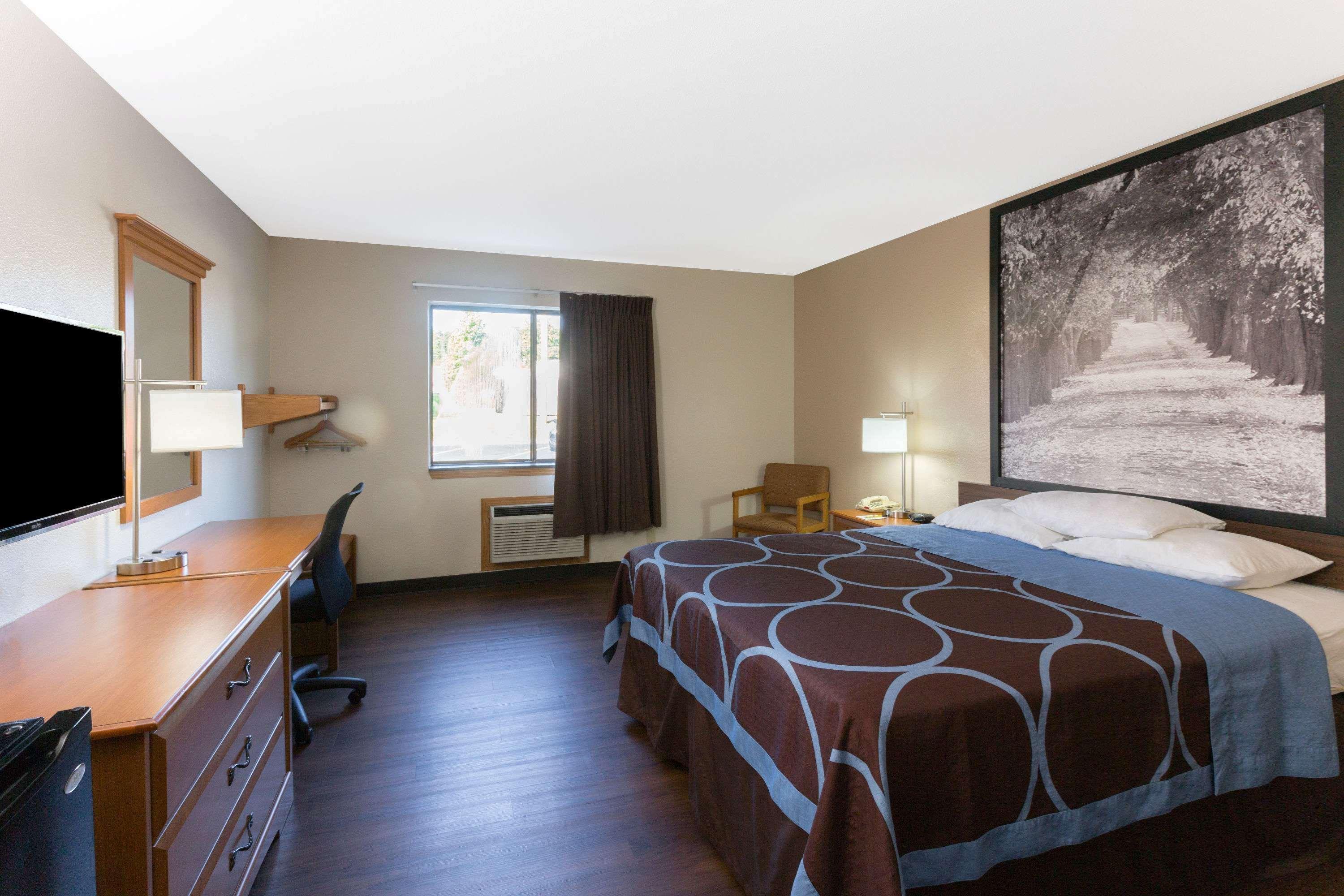Super 8 By Wyndham Radcliff Ft. Knox Area Hotel Bagian luar foto