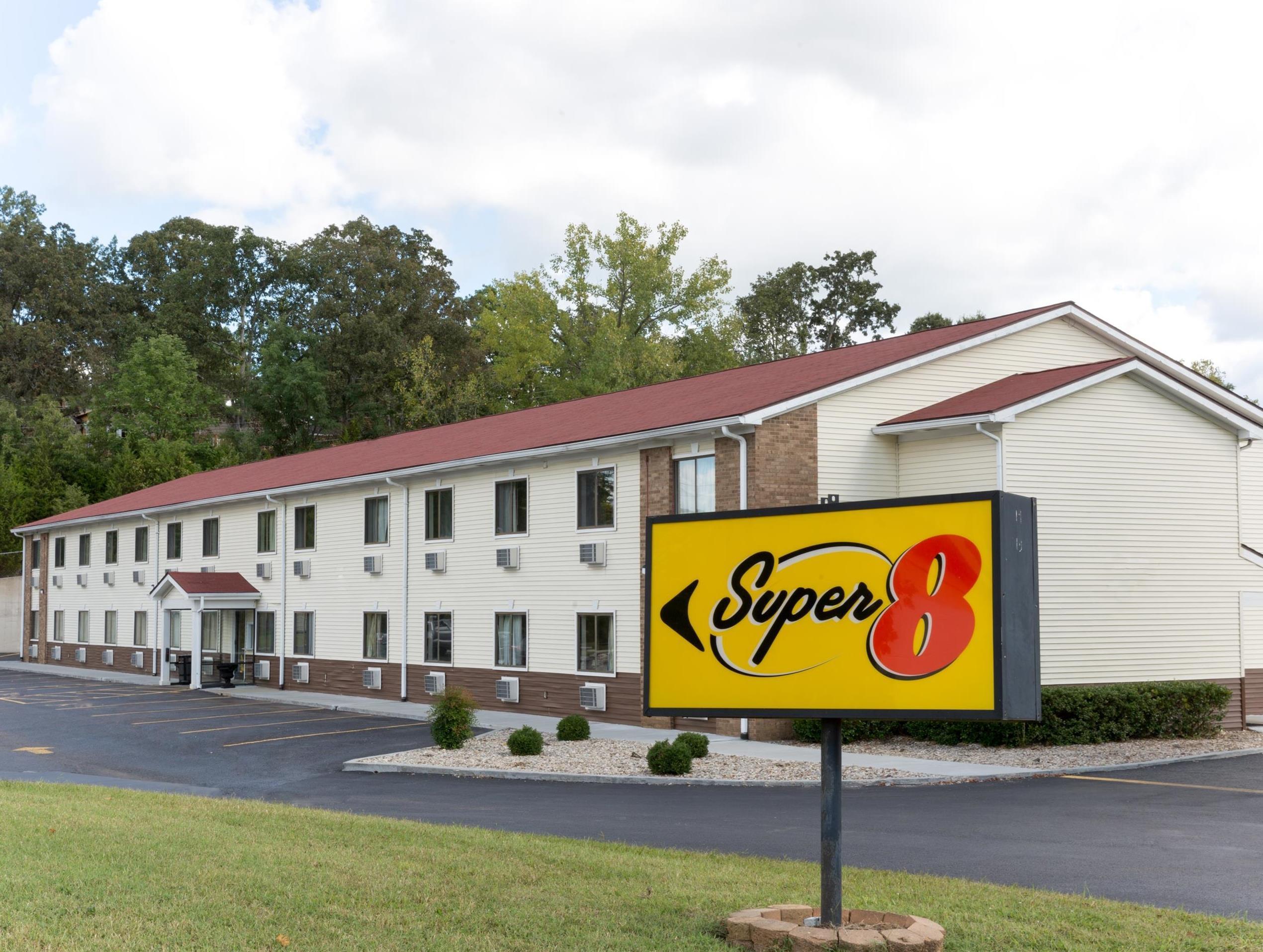 Super 8 By Wyndham Radcliff Ft. Knox Area Hotel Bagian luar foto