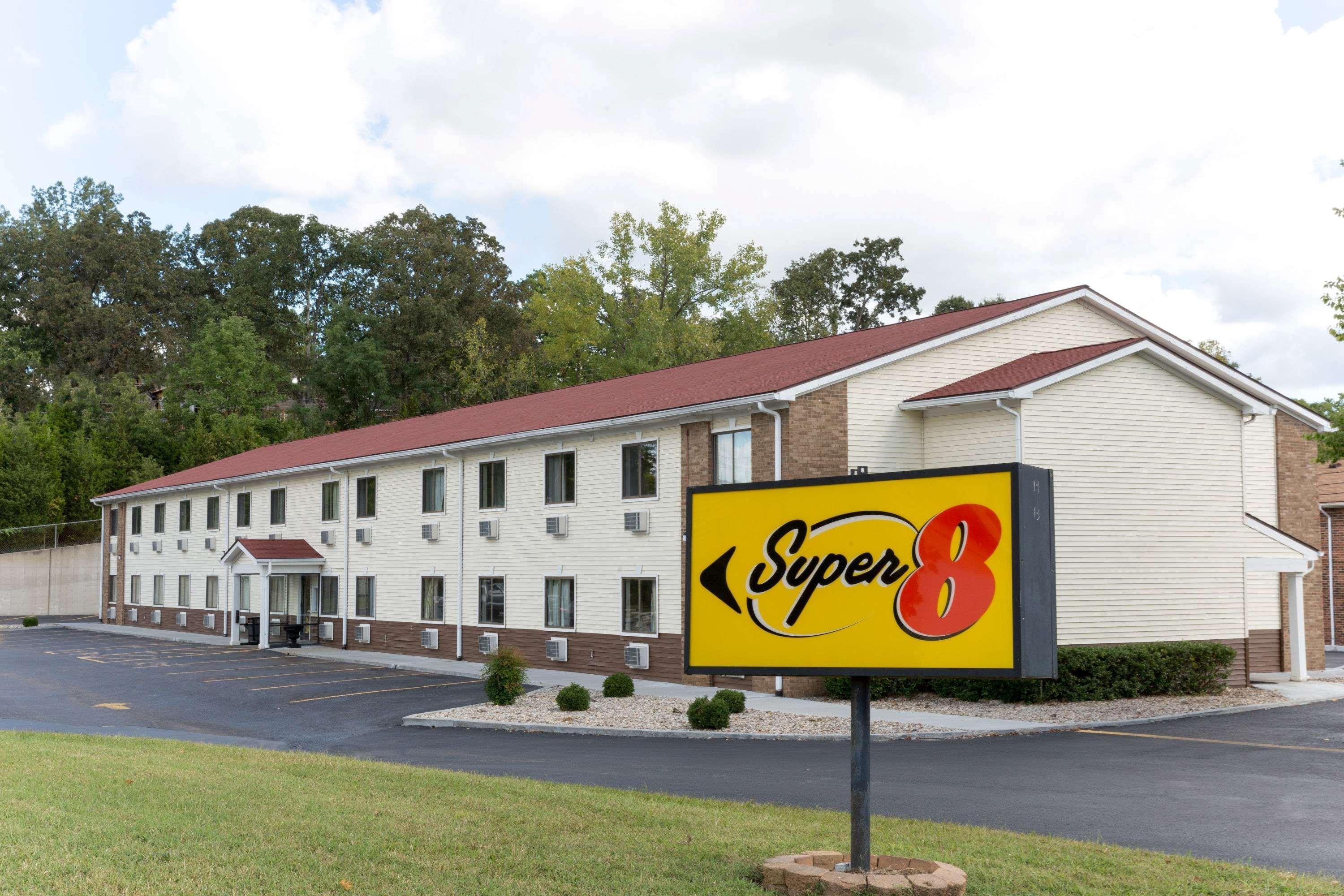 Super 8 By Wyndham Radcliff Ft. Knox Area Hotel Bagian luar foto