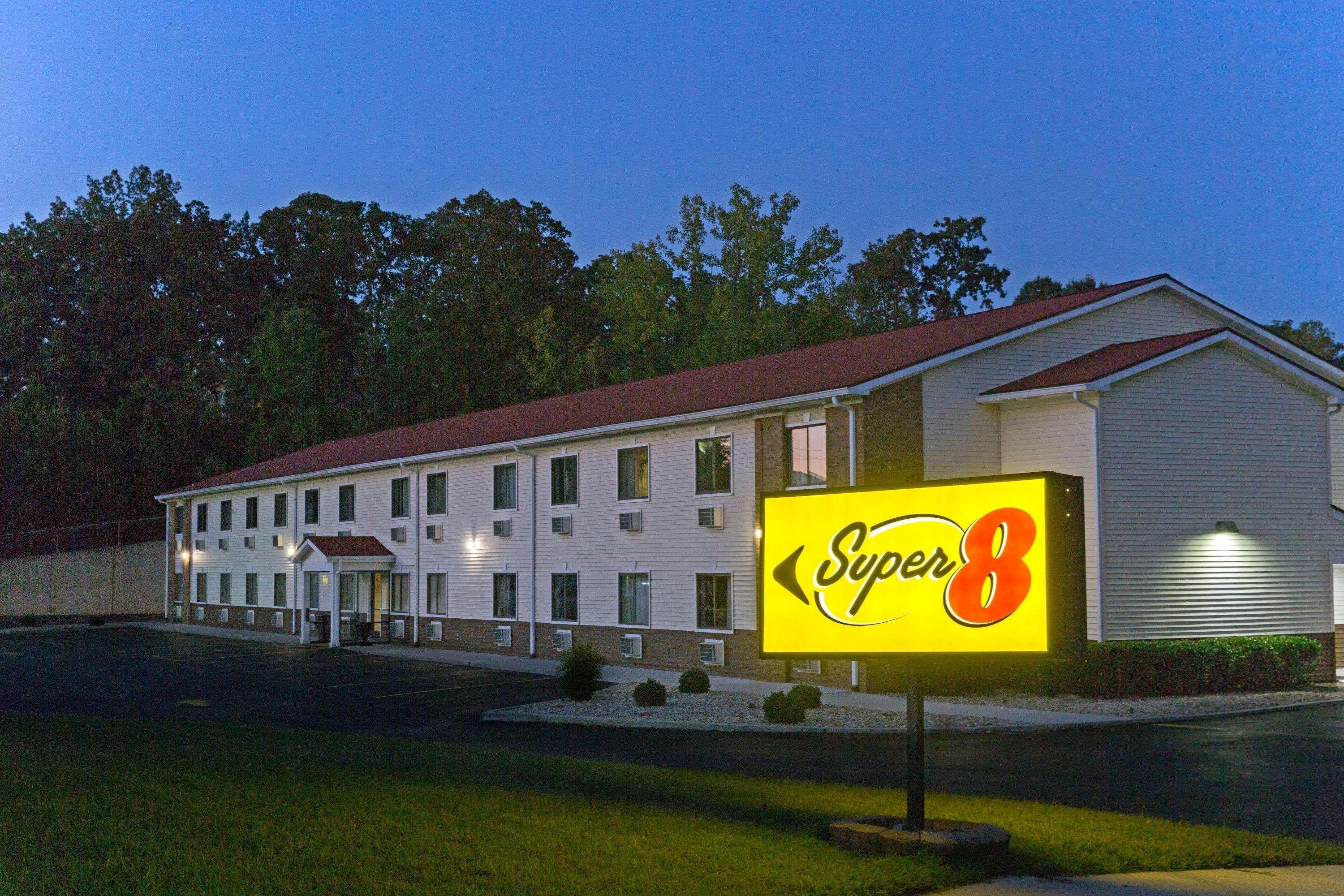 Super 8 By Wyndham Radcliff Ft. Knox Area Hotel Bagian luar foto