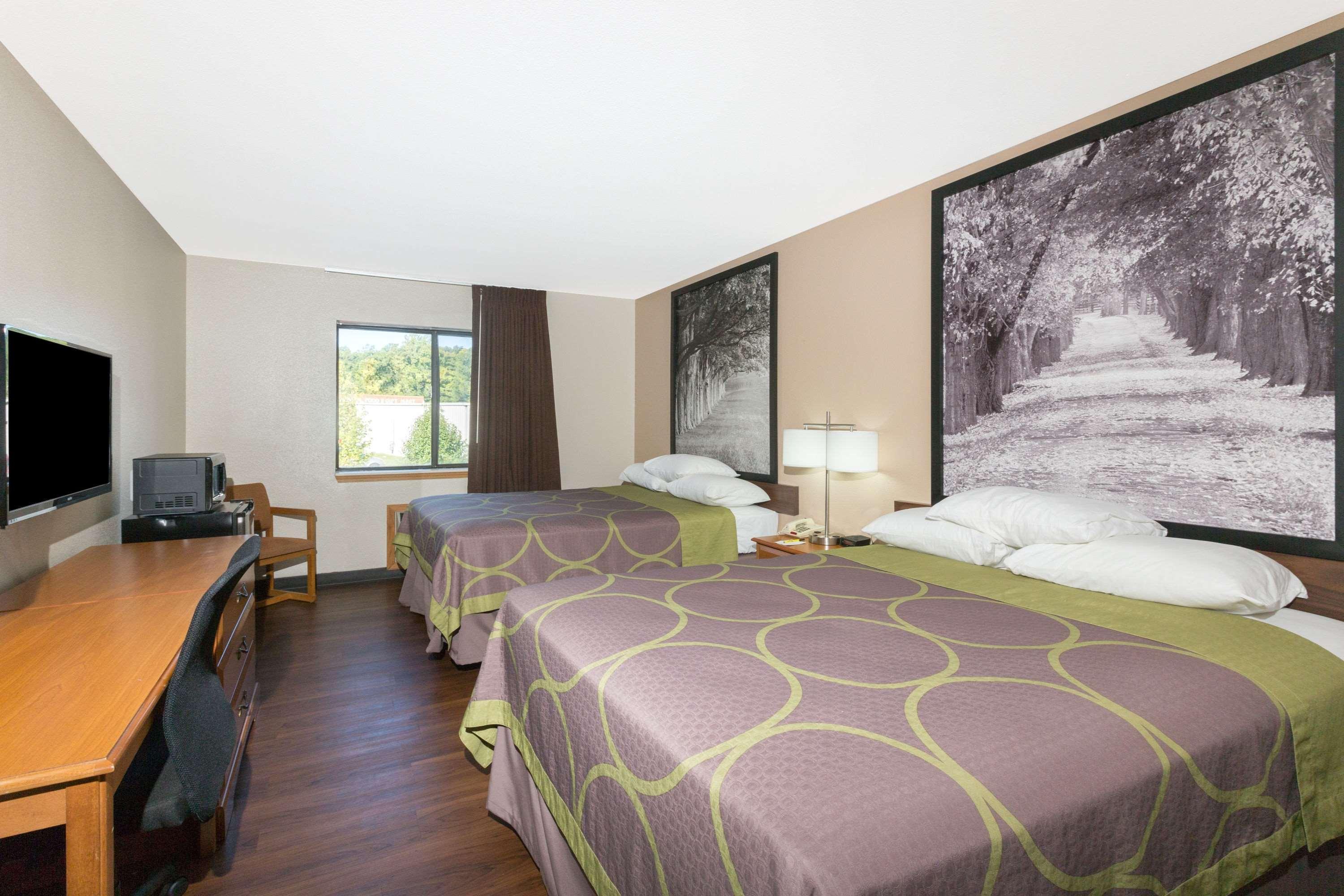 Super 8 By Wyndham Radcliff Ft. Knox Area Hotel Bagian luar foto