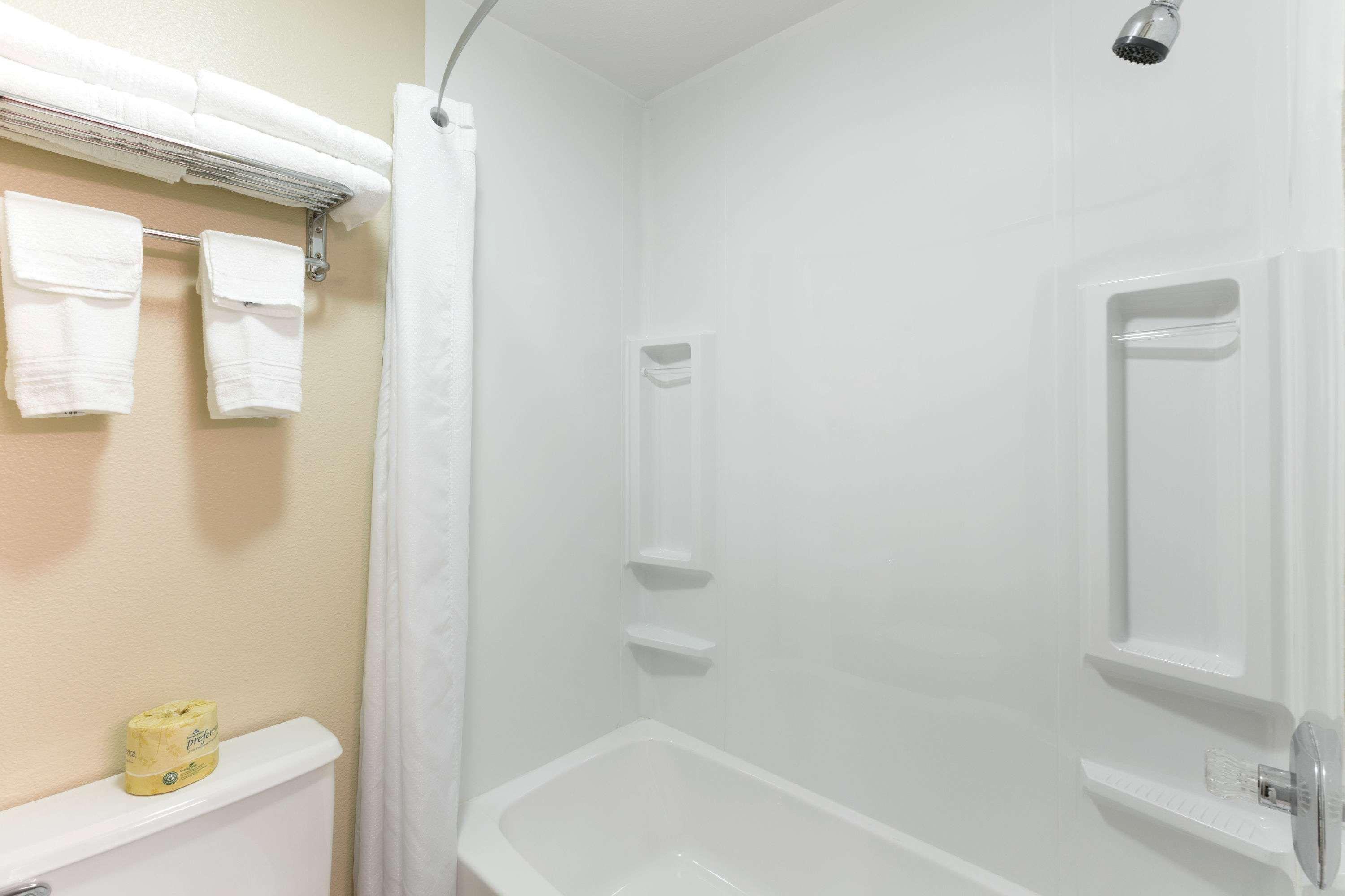 Super 8 By Wyndham Radcliff Ft. Knox Area Hotel Bagian luar foto