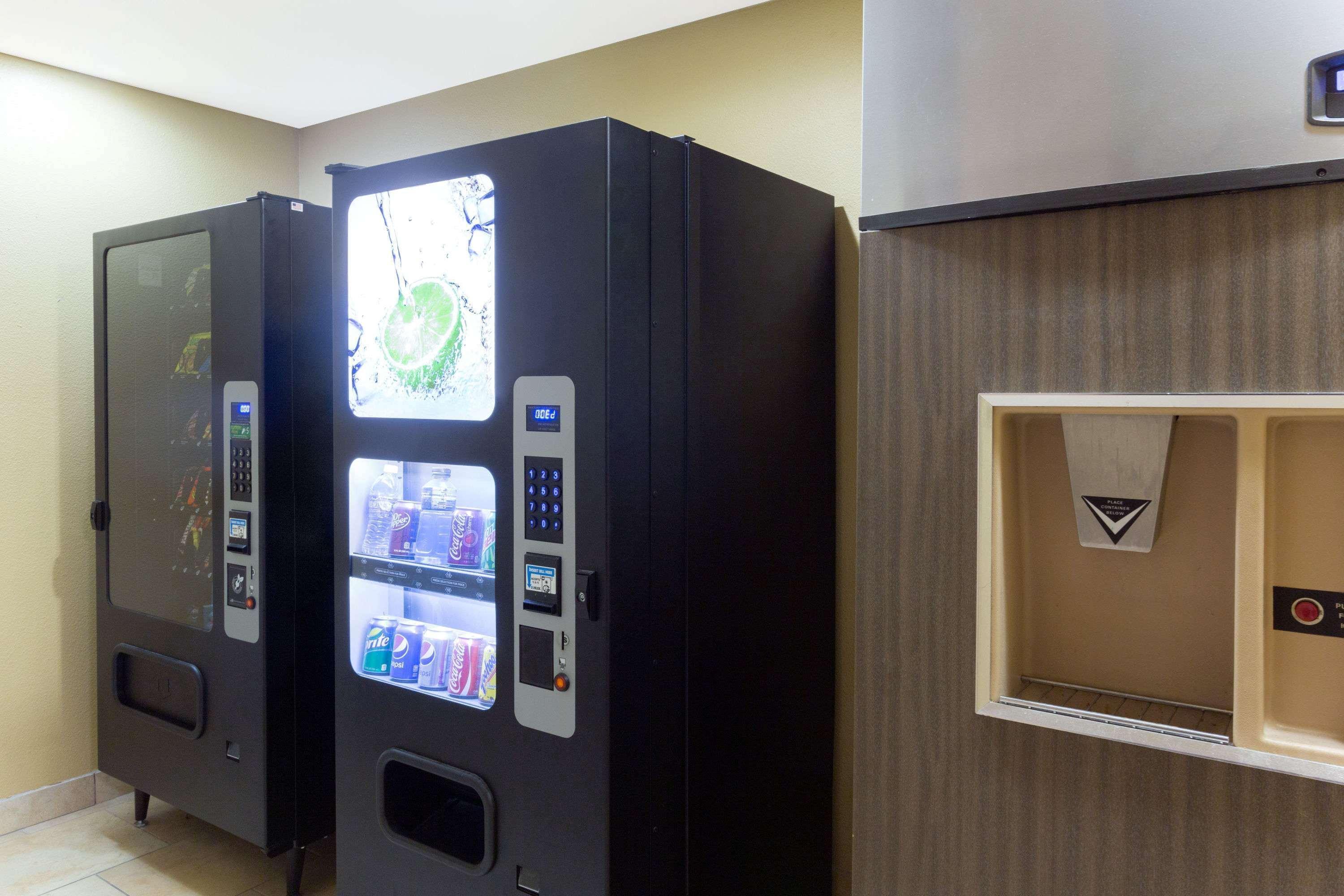Super 8 By Wyndham Radcliff Ft. Knox Area Hotel Bagian luar foto