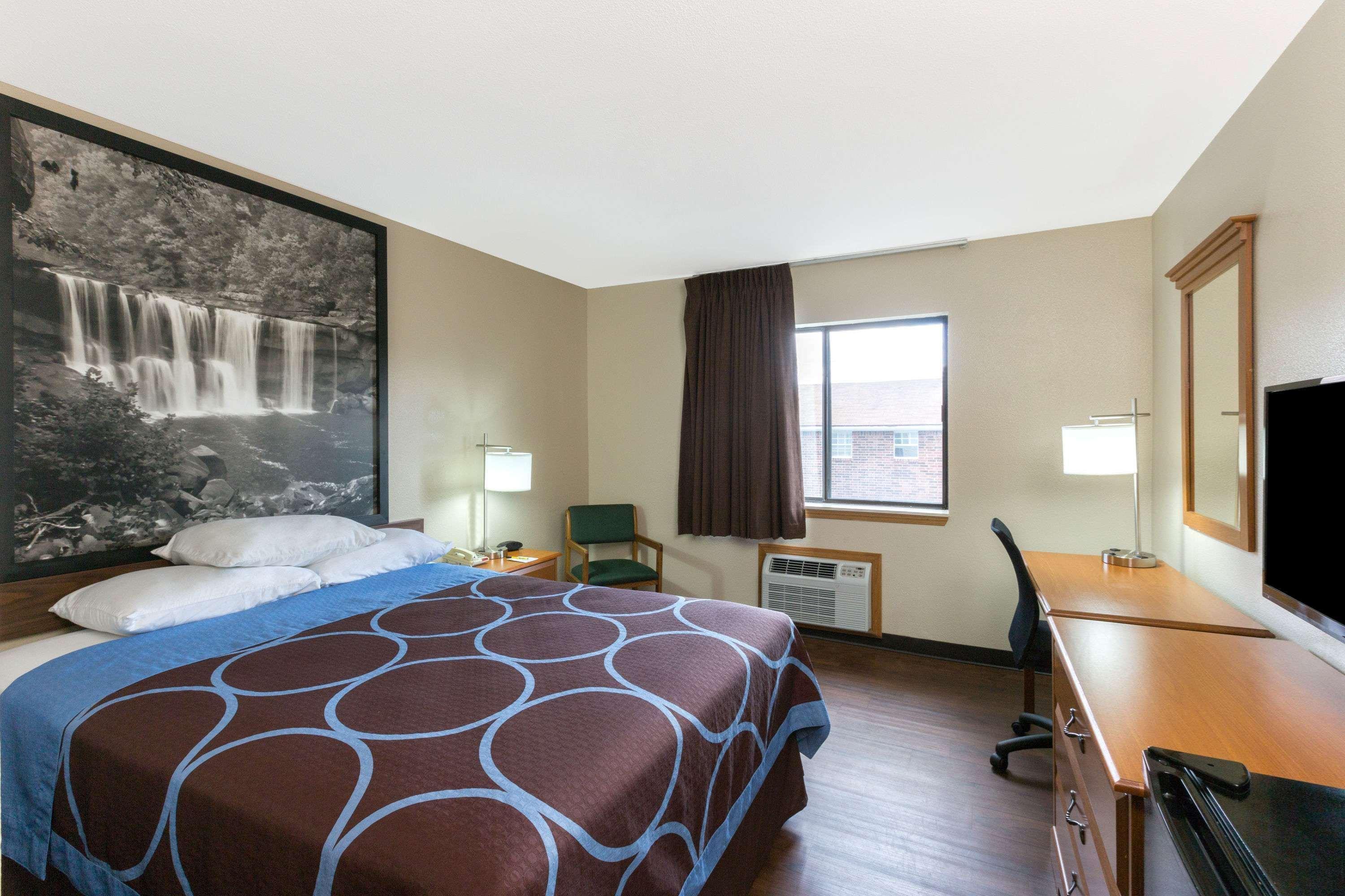 Super 8 By Wyndham Radcliff Ft. Knox Area Hotel Bagian luar foto