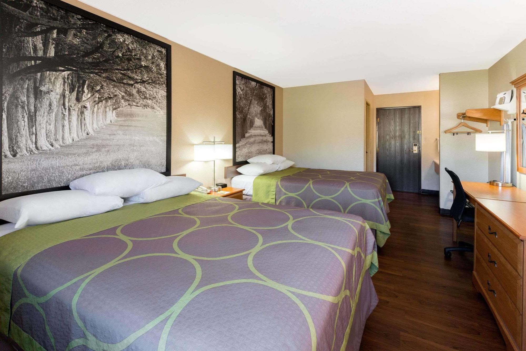 Super 8 By Wyndham Radcliff Ft. Knox Area Hotel Bagian luar foto