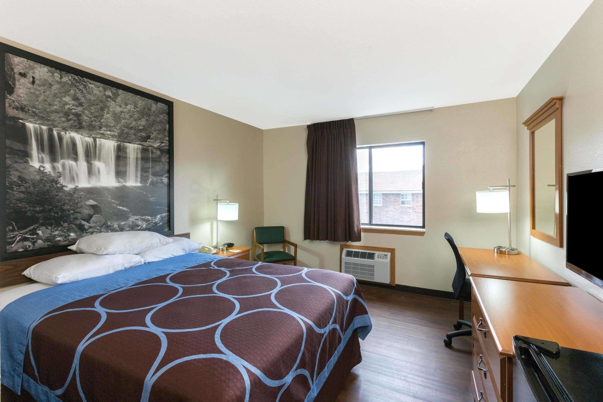Super 8 By Wyndham Radcliff Ft. Knox Area Hotel Bagian luar foto