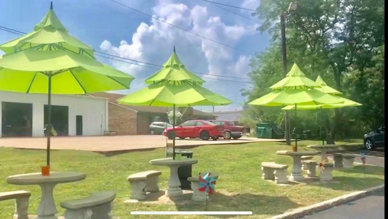 Super 8 By Wyndham Radcliff Ft. Knox Area Hotel Bagian luar foto